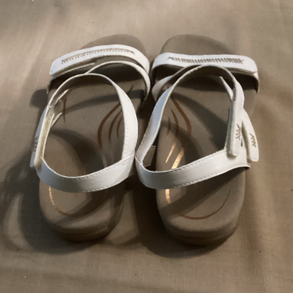EUC Aetrex White and Tan Sandals - Picture 5 of 6